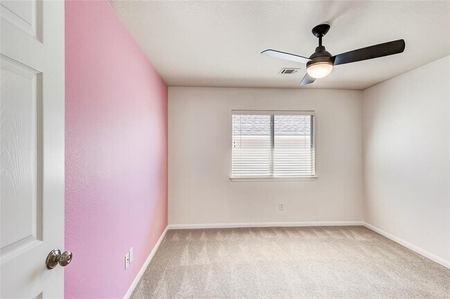 Building Photo - 15617 Pumpkin Ridge Dr