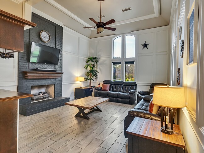 Building Photo - 702 Olde Oaks Dr