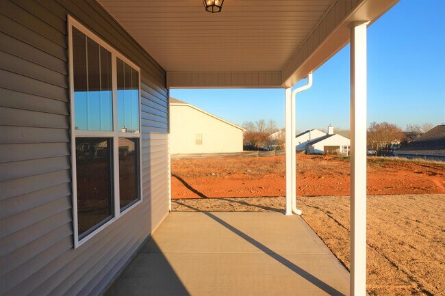 Building Photo - 2704 Millhone Dr