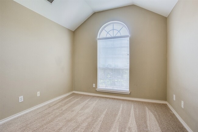 Building Photo - 3021 Sawtooth Dr