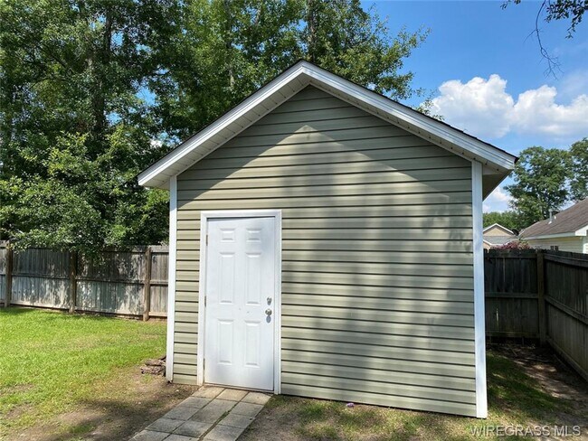 Building Photo - Available July!