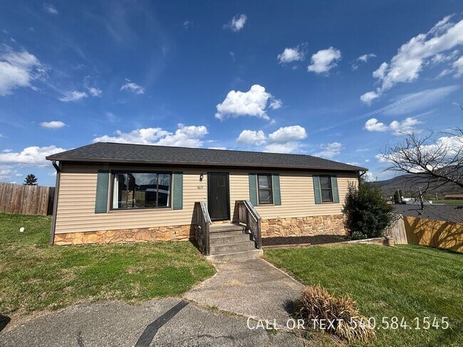 Building Photo - 3615 Ellen Dr