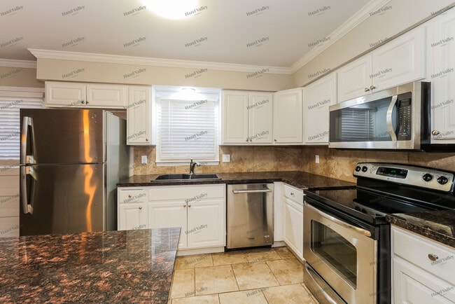 Building Photo - 11206 NW Rush Creek Cove