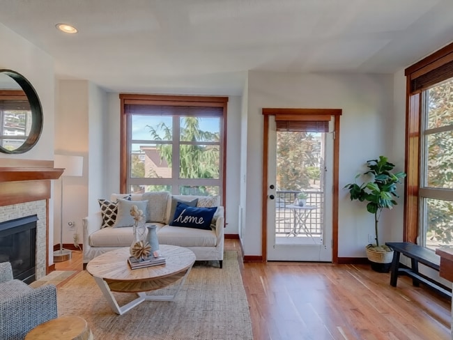 Building Photo - 722 Nob Hill Ave N