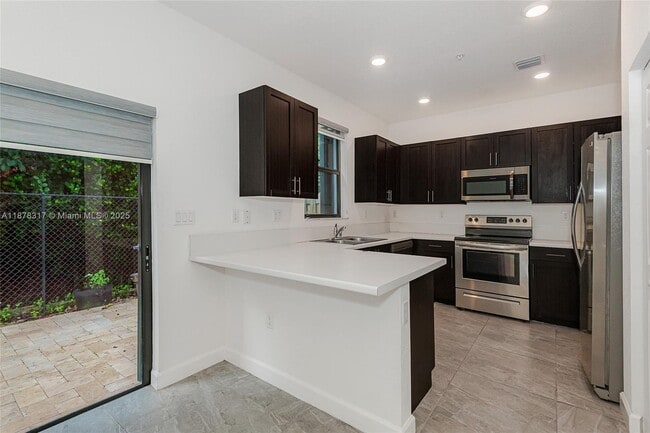 Building Photo - 152 SW 185th Way