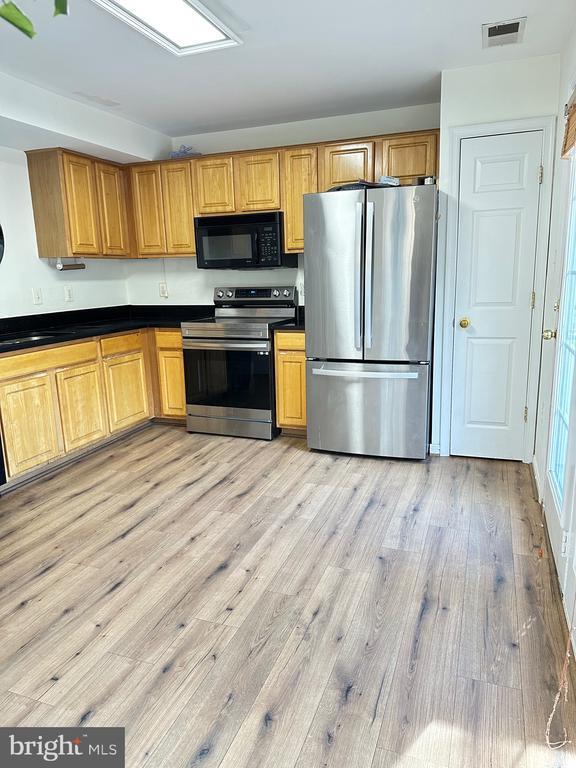 Building Photo - 20408 River Bank St