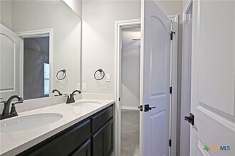 Building Photo - 588 Vale Ct