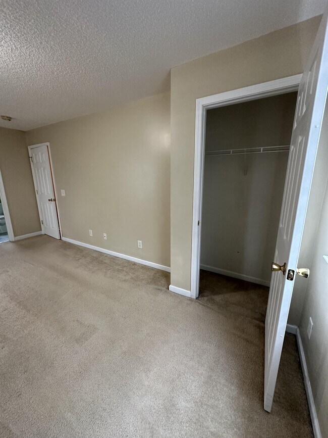 Building Photo - 160 Mills Run Dr