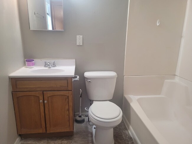 Building Photo - 612 N Washington St