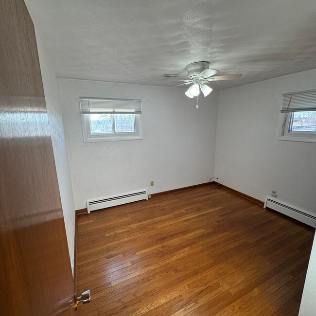 Building Photo - Spacious 3-Bedroom Home on Half-Acre Lot in Top-Rated Pleasant Valley School District!