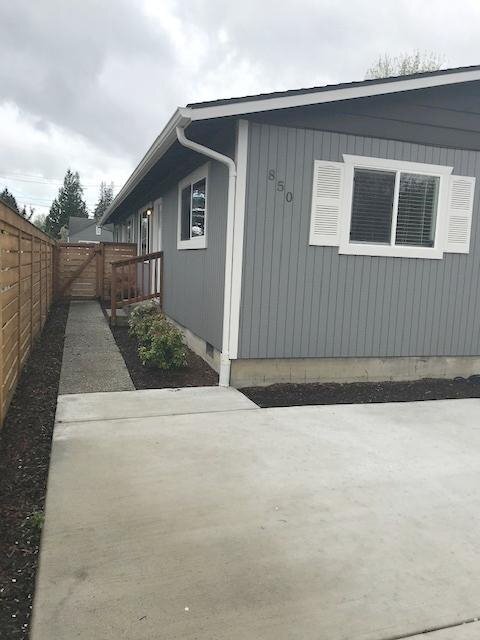 Building Photo - 2 bedroom 1 bath duplex in downtown Kent