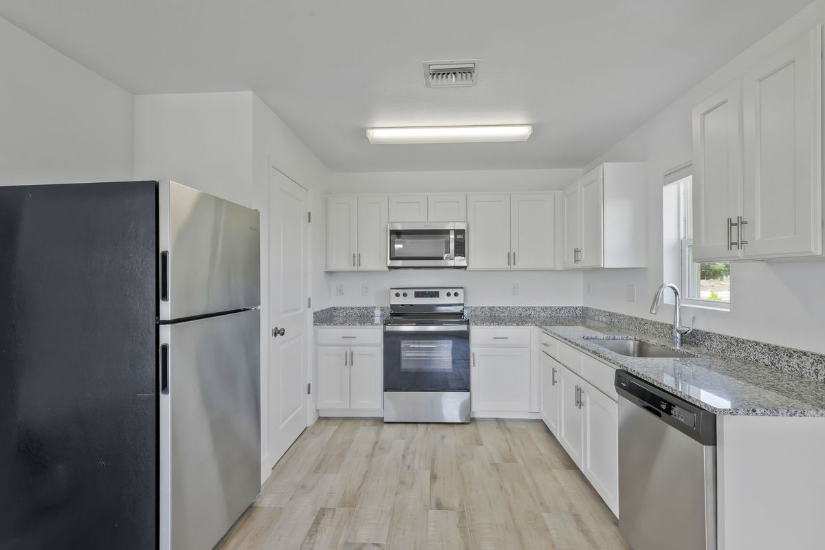 Building Photo - 2426 Santa Barbara Blvd N