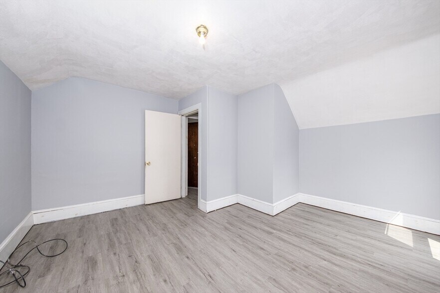 Building Photo - 138 Brown St