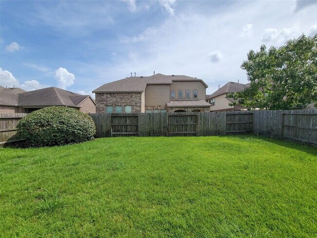 Building Photo - "Charming 3-Bed, 2-Bath Retreat in Humble, TX – Your Perfect Home Awaits on Justin Ridge Ln!"