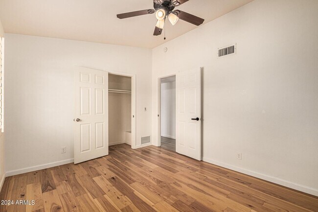 Building Photo - 7667 E Cactus Rd