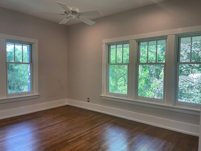 Building Photo - 1662 Wealthy St SE