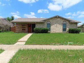 Building Photo - 2205 Richbrook Dr