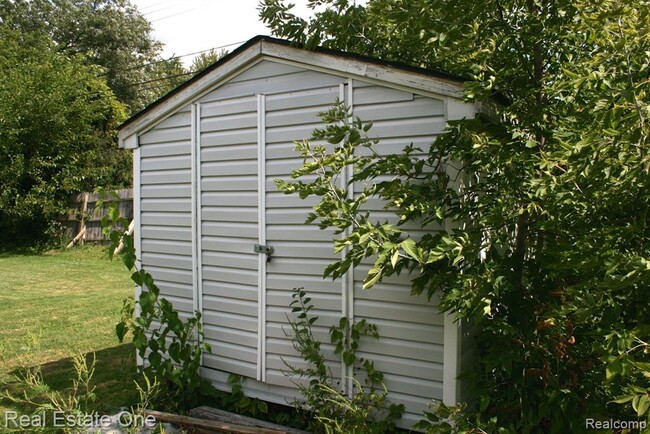 Building Photo - 3268 Troy Ave