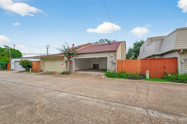 Building Photo - 4404 Basswood Ln