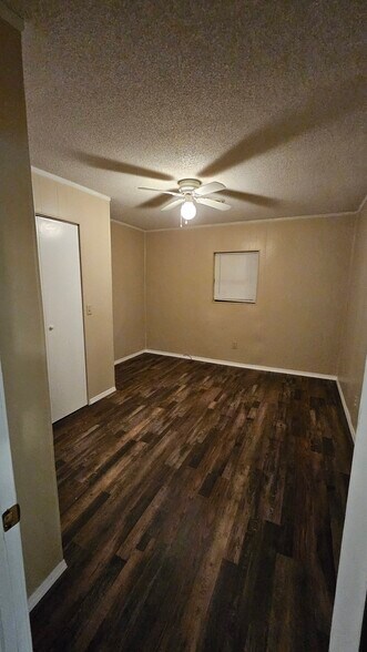 Building Photo - 134 Bates St NE