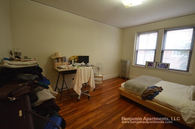 Building Photo - 349 Pleasant St