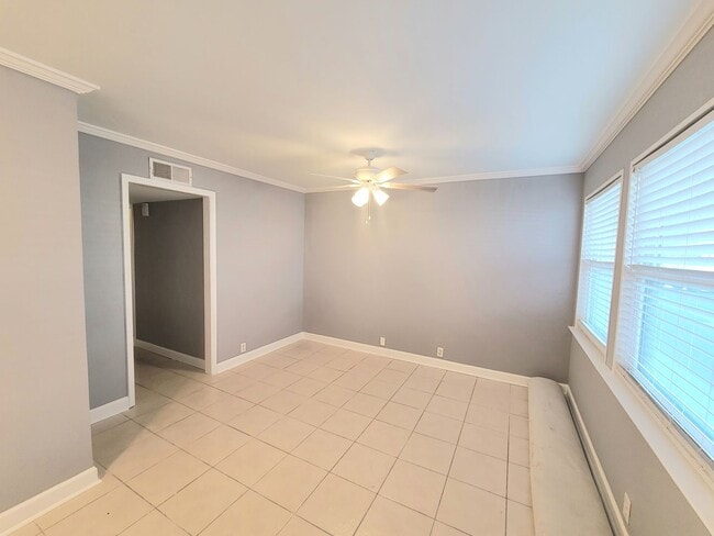Building Photo - Historic St. Andrews!  Newly Remodeled! 1 bedroom 1 bath condo/1st Floor