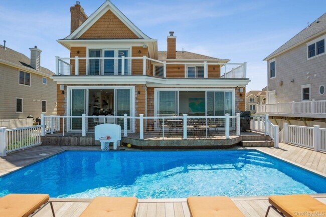 Building Photo - 676 Dune Rd