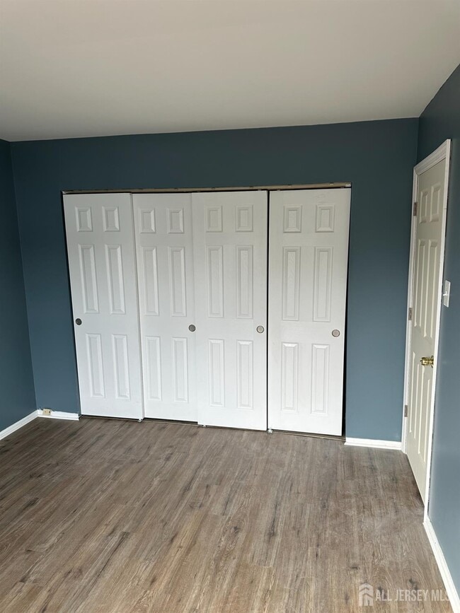 Building Photo - 7 Logan Ct