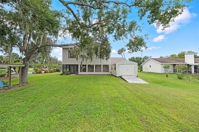 Building Photo - 8006 Oak Dr