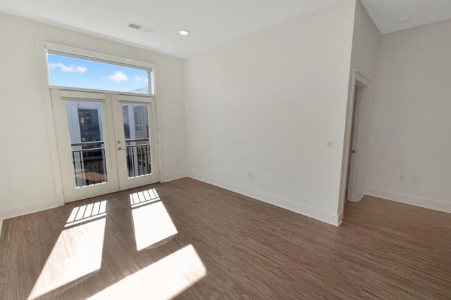 Building Photo - 650 E Brooklyn Vlg Ave