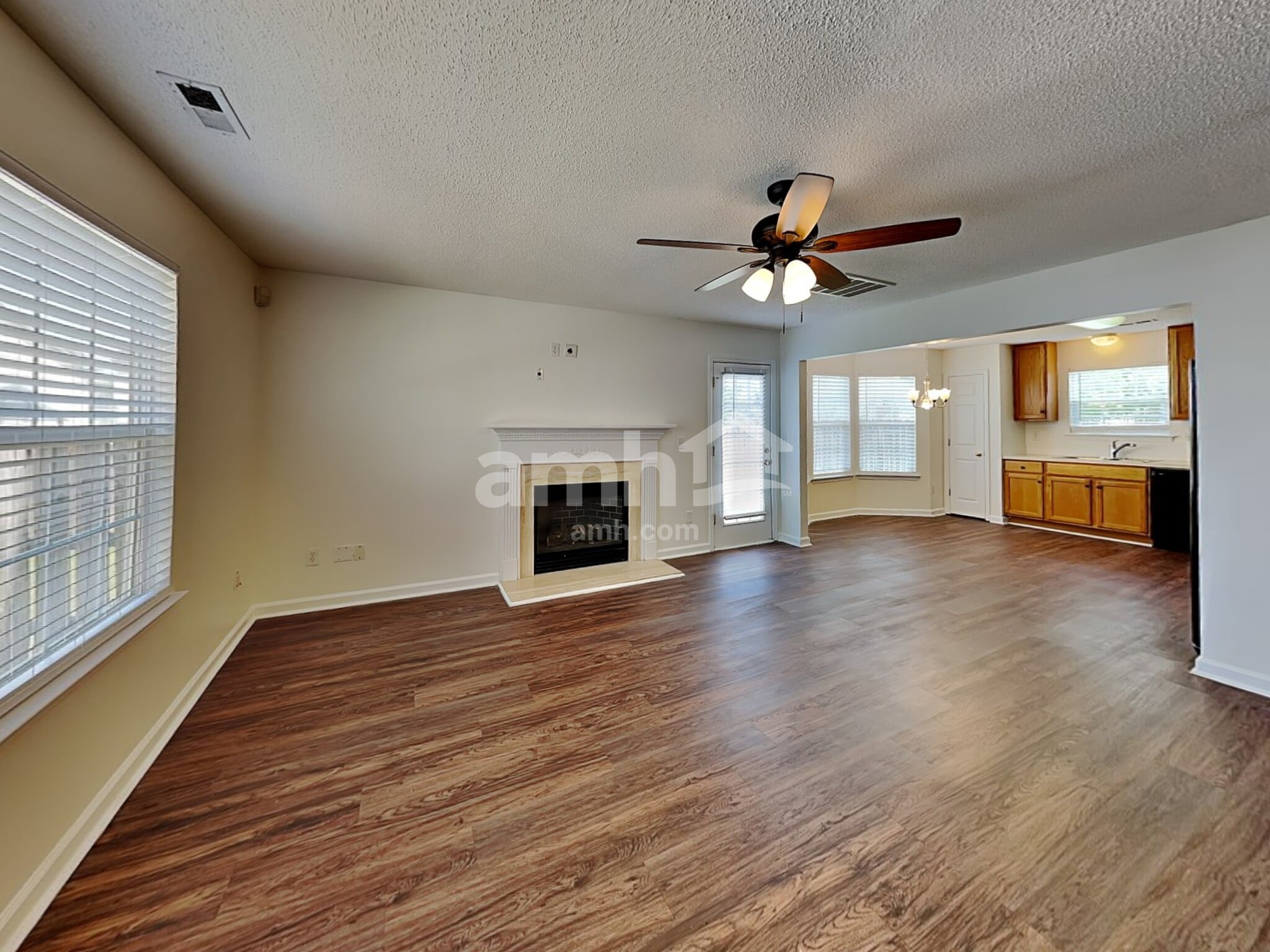 Building Photo - 1014 Holly Park Dr