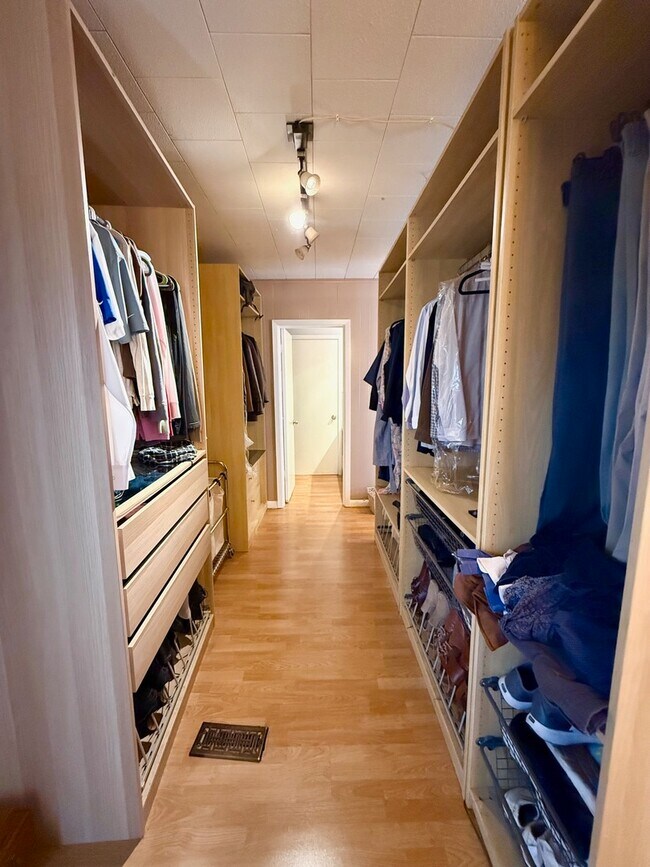 Building Photo - 2909 Oakton St