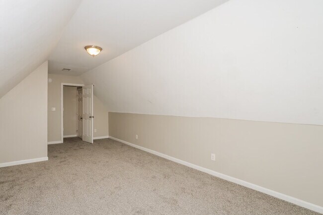 Building Photo - 6667 Kentbrook Dr