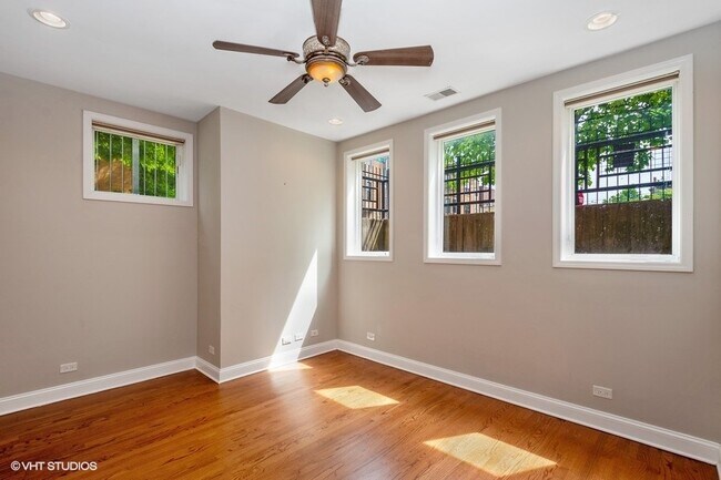 Building Photo - 1458 N Artesian Ave