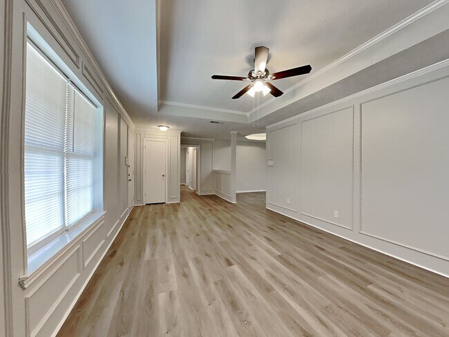 Building Photo - Spacious 3-Bed, 2-Bath Home with Garage, F...