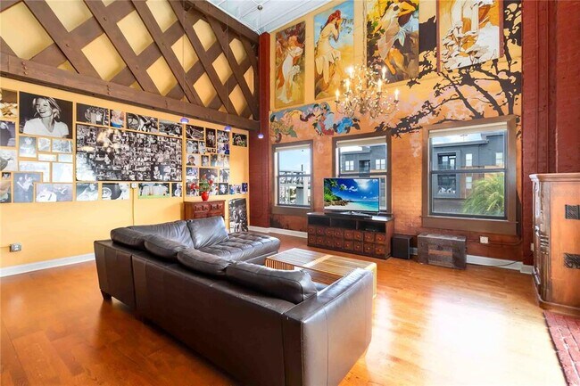 Building Photo - 62 W Colonial Dr