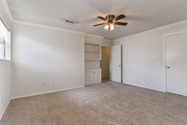 Building Photo - 15175 Diana Ln