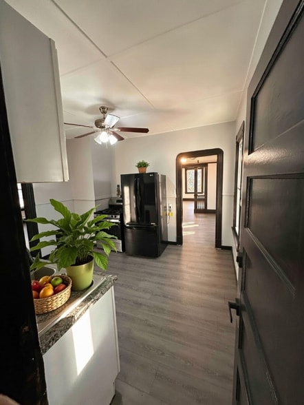 Building Photo - 132 Alderman St