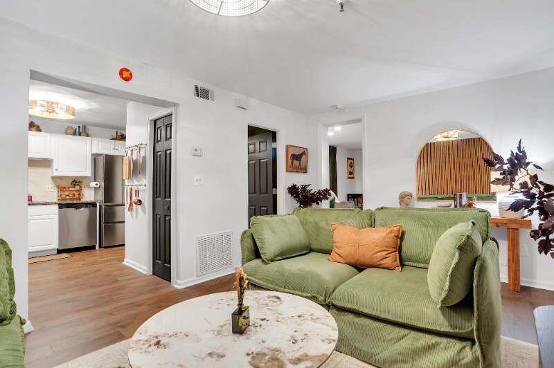 Building Photo - 121 W Hall St