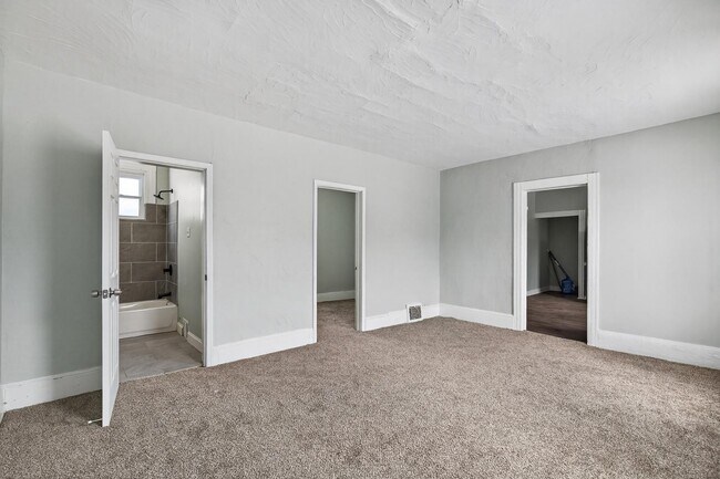Building Photo - 3356 W 44th St