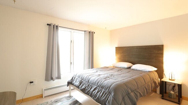 Building Photo - FURNISHED WINTER SEASONAL - 3 bedroom with Stunning Views, 6 mo lease - $2675/mo