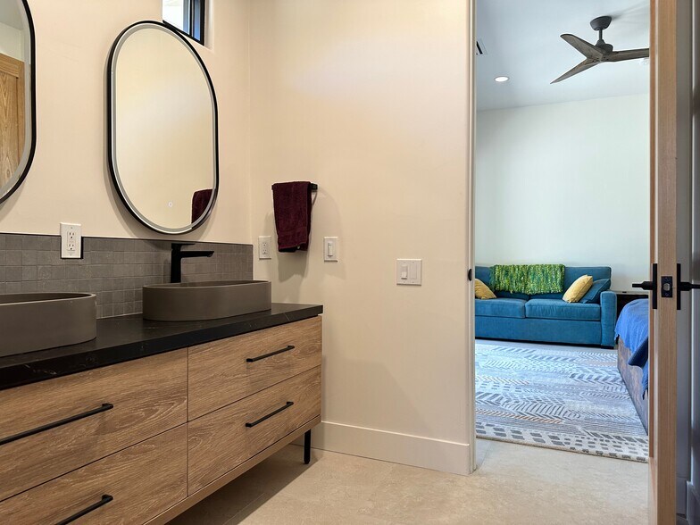 Building Photo - 2800 Cholla Pl
