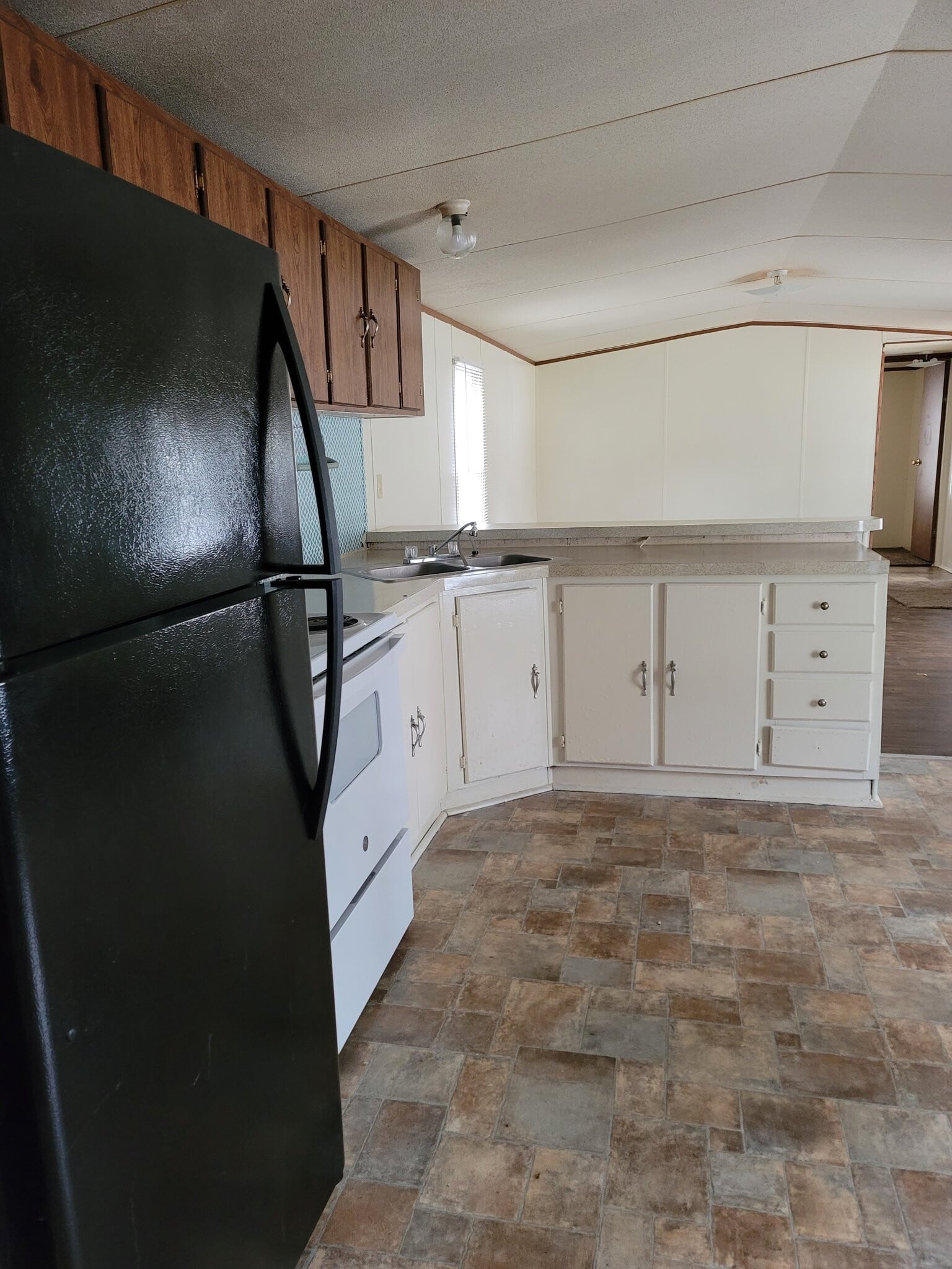 Building Photo - 413 Miller St