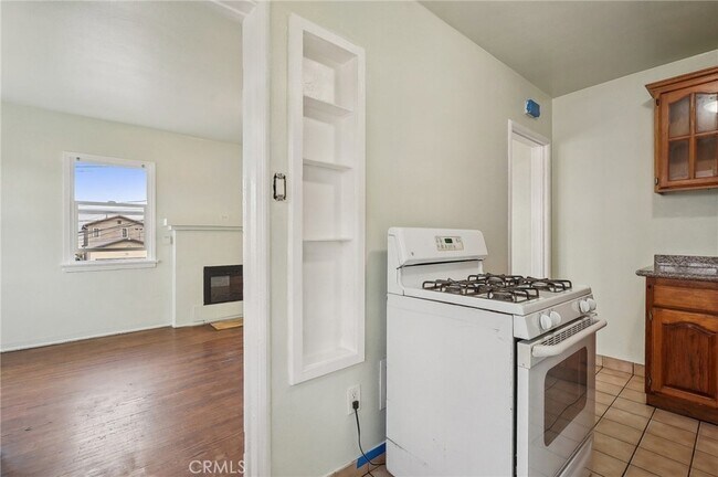 Building Photo - 122 W 110th St