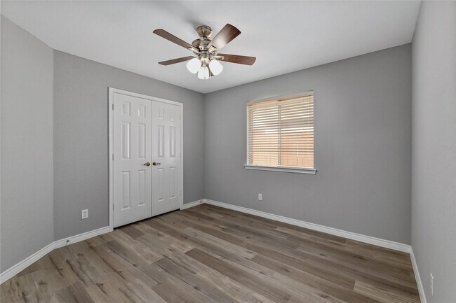 Building Photo - 630 Lakewood Dr