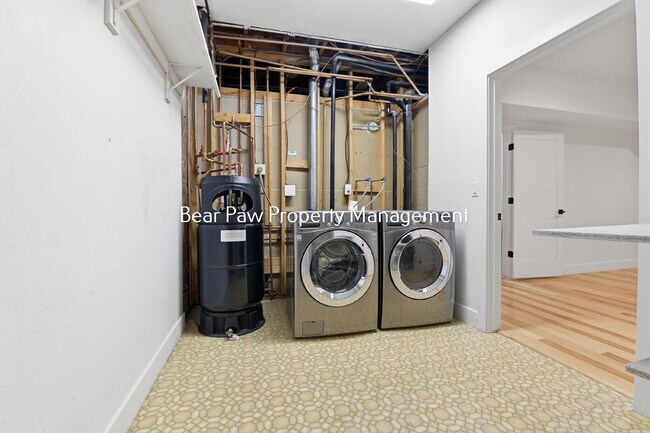 Building Photo - "Charming North  Evergreen Townhouse" "