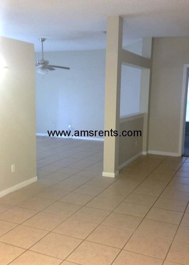 Building Photo - Spacious 3 bedroom 2 bath in Apopka