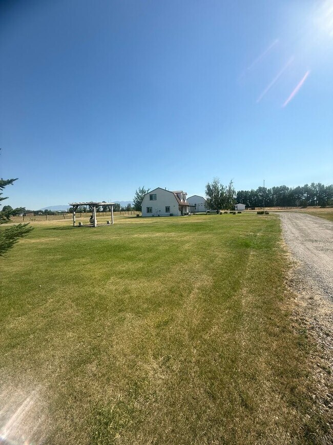 Building Photo - 669 Bluegrass Dr