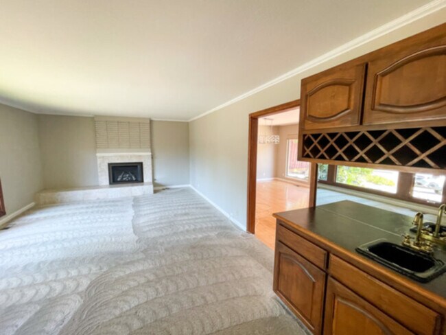 Building Photo - Stunning 3br/2ba TERRA LINDA, POOL, W&amp;...