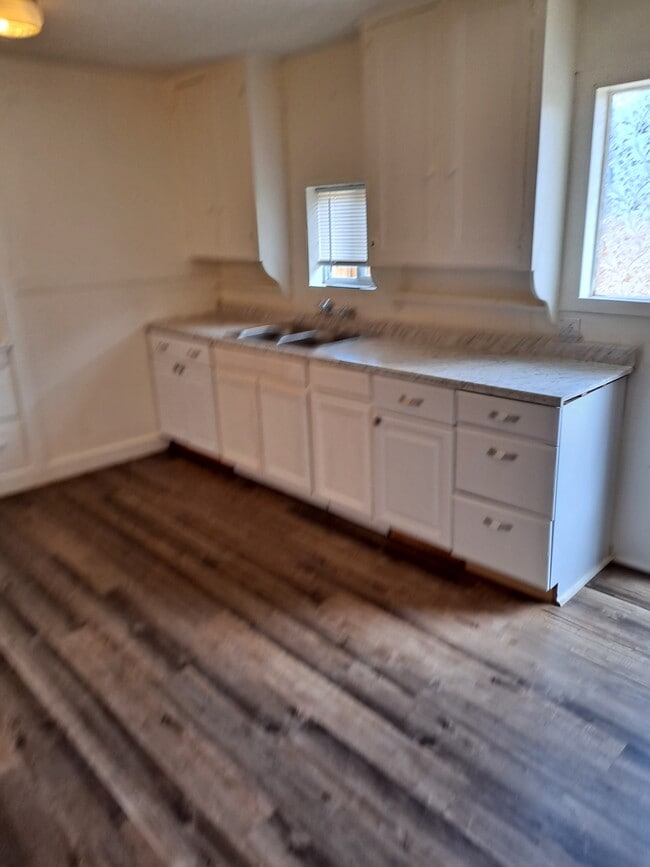 Building Photo - 813 N Connelly St